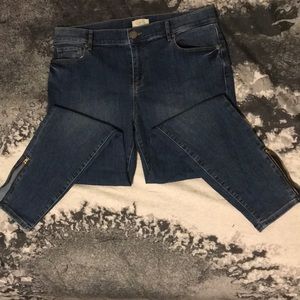 Skinny Jeans with zippers on bottom